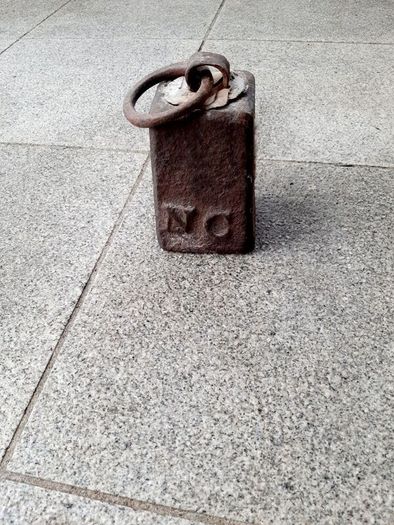 Antique weight