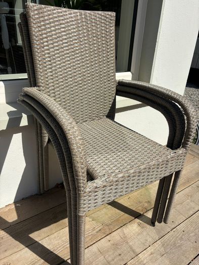 Outdoor table and 6 chairs