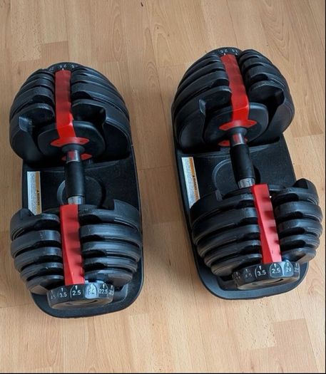 Adjustable dumbells