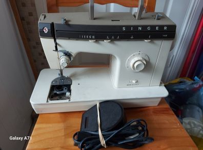 SINGER Sewing Machine, Model 7108, Made in Italy, With Foot Controller and power supply Regulator