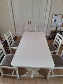 Kitchen table and 5 chairs