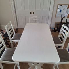 Kitchen table and 5 chairs