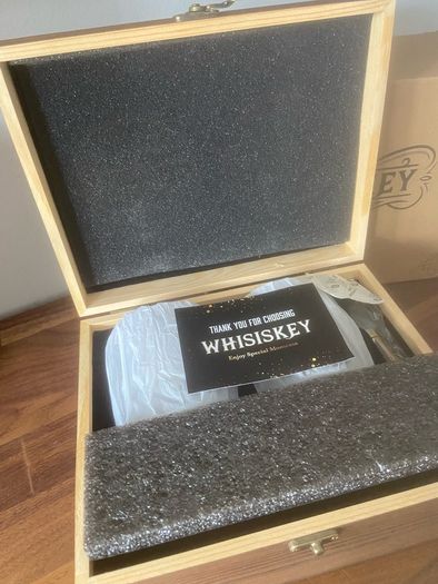 Whisiskey gift set in presentation box brand new