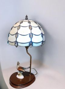 Lovely Tiffany style lamp with glass shade