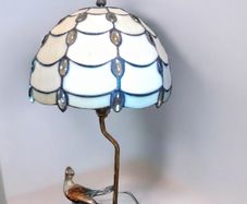 Lovely Tiffany style lamp with glass shade