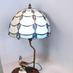 Lovely Tiffany style lamp with glass shade