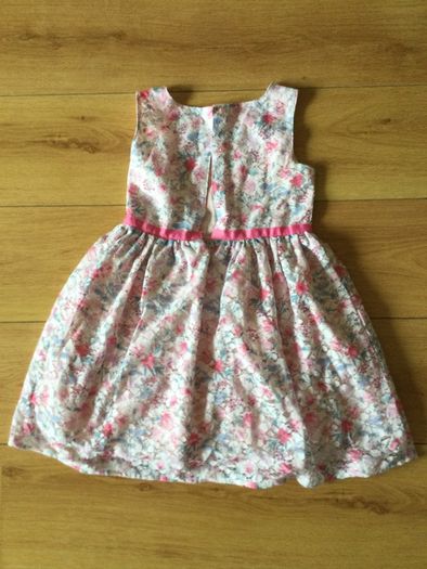 Beautiful dress 5-6 years