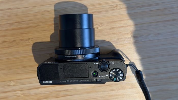 Camera Sony Cybershot DSC-RX100 III