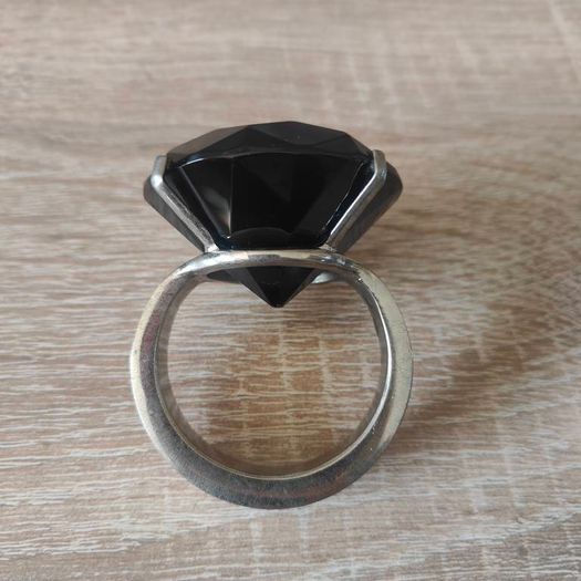 Romantic Props Decoration Two Large Black Diamonds rings