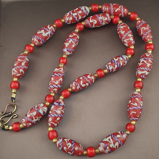 Antique Venetian Style Feather Desgin & Venetian Red WhiteHeart Glass Beads Necklace