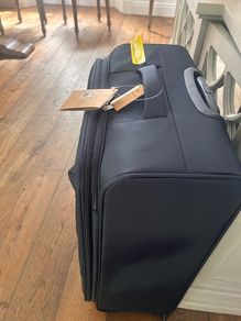 Brand New 20kg Dunne's Explorer Suitcase