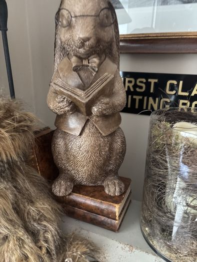 Resin reading hare with glasses