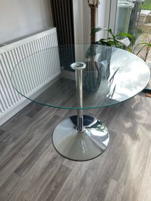 Dining table Free