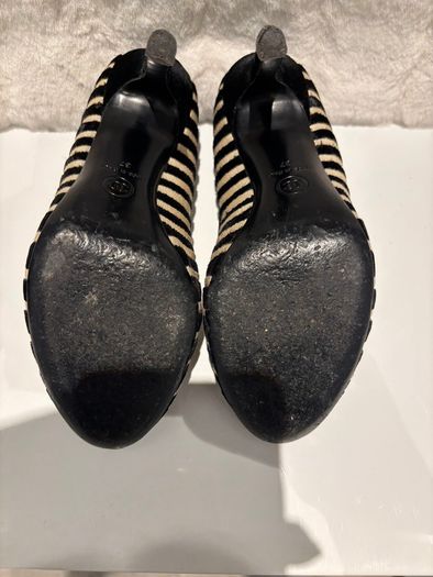 CHANEL Velvet Pumps (Size 37)