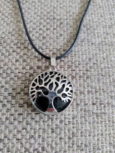 Tree of Life Black Obsidian Healing silver coloured pendant on a black lace cord with a lobster clasp in very good condition with no issues FREE STANDARD POSTAGE INCLUDED