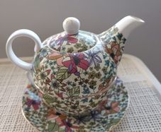 Tea pot cup and saucer