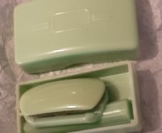 vintage boxed bakelite razor, see my other vintage razor's