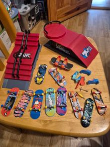 Finger Skateboards + Accesories