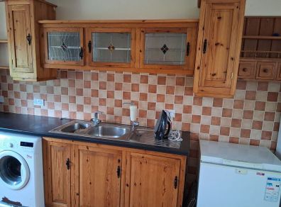 Kitchen units & sink