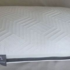 NEW Sleep Studio PureGel pillow (size 1)
