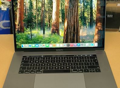 Touch 2018 MacBook Pro 15", Core i7 (i7-8850H) 2.60 GHz, 16GB RAM, 500GB SSD, Battery Cycle: 83