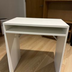 Small computer desk (ikea)