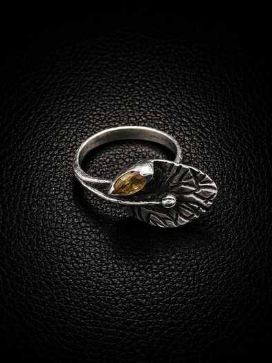 Vintage 925 Sterling Silver & Smoky Quartz Leaf Ring