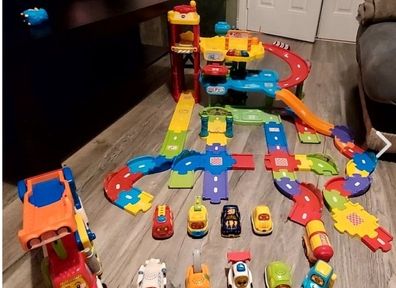 Vtech Toot Toot Musical Garage, Truck and 9 Vehicles