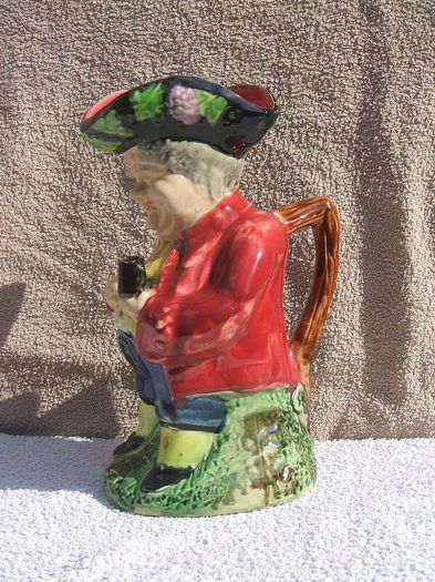 A large vintage toby jug by Shorter & Son Ltd (1930's to 1950's). 10.75" height (27cm)