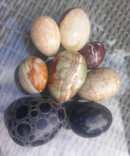 8 eggs, agate, stone, polished, beauties, D18 post 8e