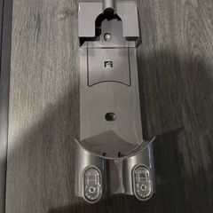 Dyson Holder