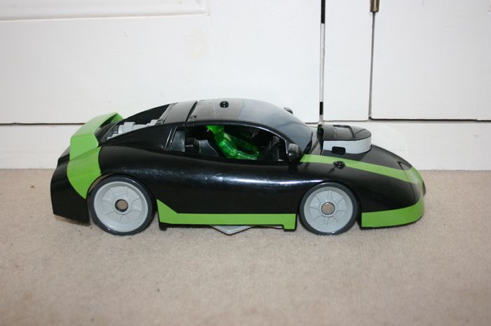 Ben 10 Car including Ben Figure