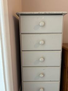 Chest of drawers