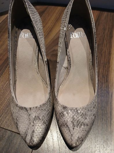 Full wardrobe of 22 pairs of size 5(38) shoes and boots, including Faith, Clarkes, Havianas, flip flops, Crocs, work shoes, court shoes, dressy shoes, high heel boots, and waterproof hiking boots. - LOW PRICE FOR QUICK SALE