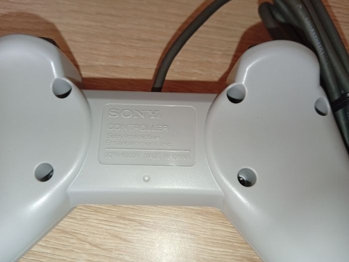Playstation 2 x official classic mini controllers SCPH-1000R both in excellent order