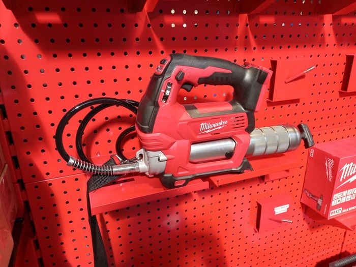 Milwaukee Grease Gun M18
