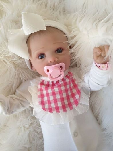 Reborns By Laura.  Introducing Newborn Baby Lacey.  5lbs In Weight.  Reborn Doll. Welcome To View