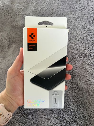 Spigen Slim HD screen protector for iPhone 14 / 13 Pro / 13
