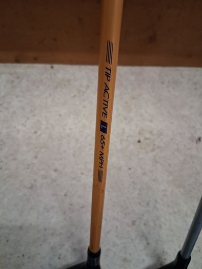 Ladies Golf Clubs.  Complete Matching Set Of Nickent Ladies Right Handed Golf Clubs in Very Good+ Condition.