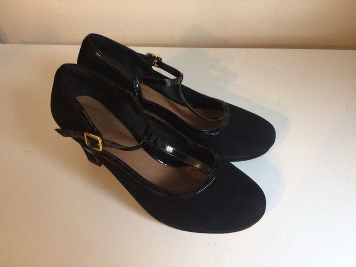 Clarks Ladies Suede Leather Mary Jane Court Shoes Wide Fit size 7.5 E Can Post