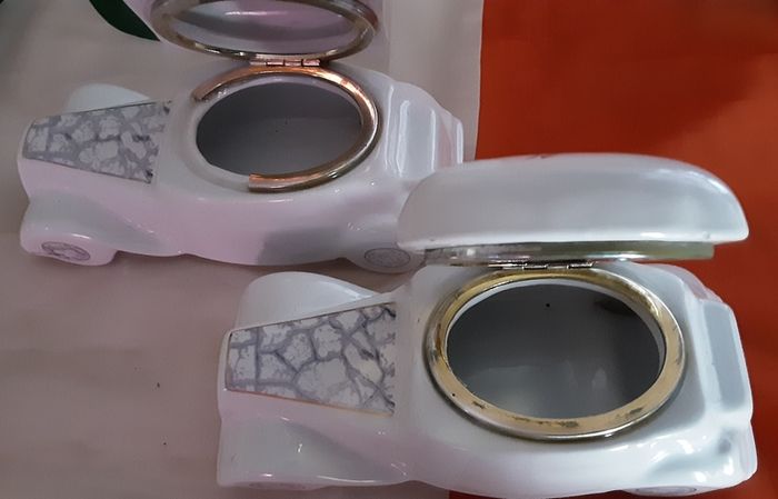 nice porcelain trinket car's
