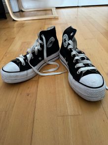Black and white converse platformes