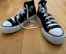 Black and white converse platformes