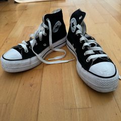 Black and white converse platformes
