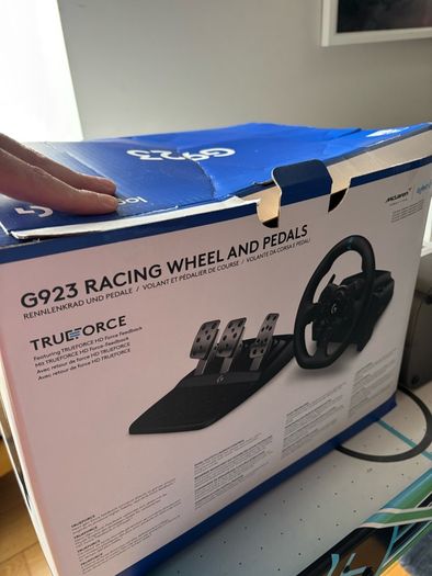 Logitech G923 steering wheel and pedals