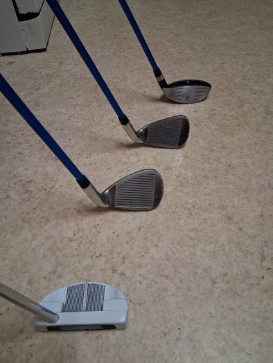 Golf clubs. Junior Set Of Left Handed MacGregor Golf Clubs For 9 To 12 Year Old. Collect In Dublin Or Receive Via Post.