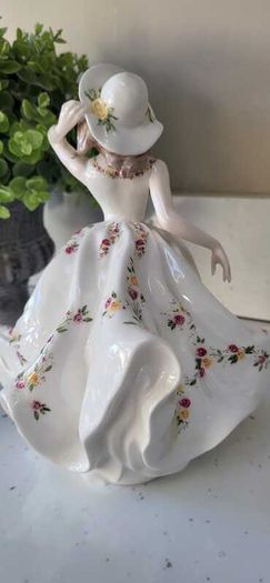 Coalport Fine Bone China - Ladies of Fashion 'Philippa'