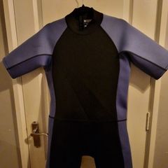 Mountain warehouse shorty wetsuit size 16-18