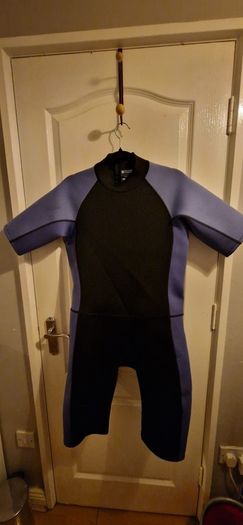 Mountain warehouse shorty wetsuit size 16-18