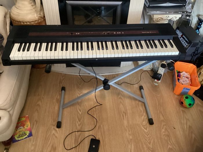 Roland Digital keyboard Piano (76 weight keys) in good condition